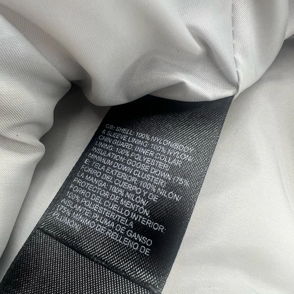 The North Face Women's Quilted Black Puffer Jacket - Picture 4 of 10